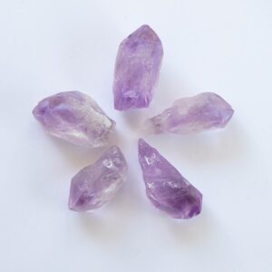 Amethyst Rohstein gebohrt Heilstein