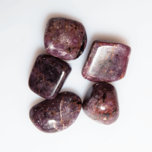 Rubin Indien Trommelstein 25-40 mm