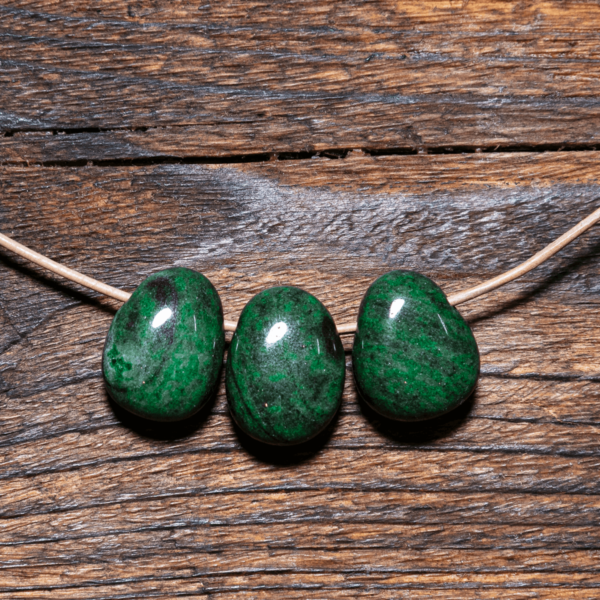 Jade Mawsitsit Trommelstein Gebohrt 20-25 mm