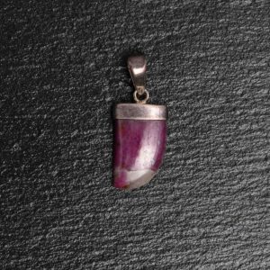 Rubin Silberanhänger. Maße exkl. Öse: 20 x 12 mm