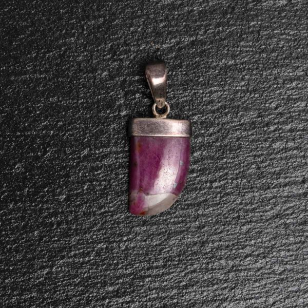 Rubin Silberanhänger. Maße exkl. Öse: 20 x 12 mm