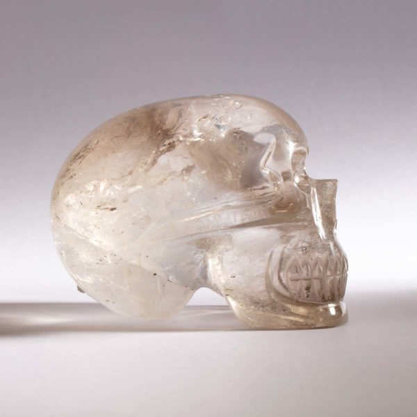 Totenkopf aus Bergkristall