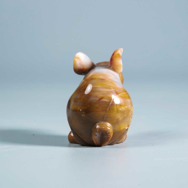 Hase aus versteinertem Holz
