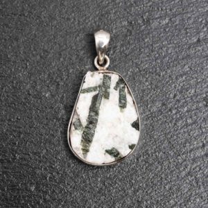 Verdelith Im Muttergestein Silber Anhänger. Maße exkl. Öse: 28x22 mm