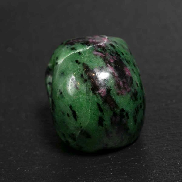 Rubin Zoisit Totenkopf 3,5x5cm, 106 gram