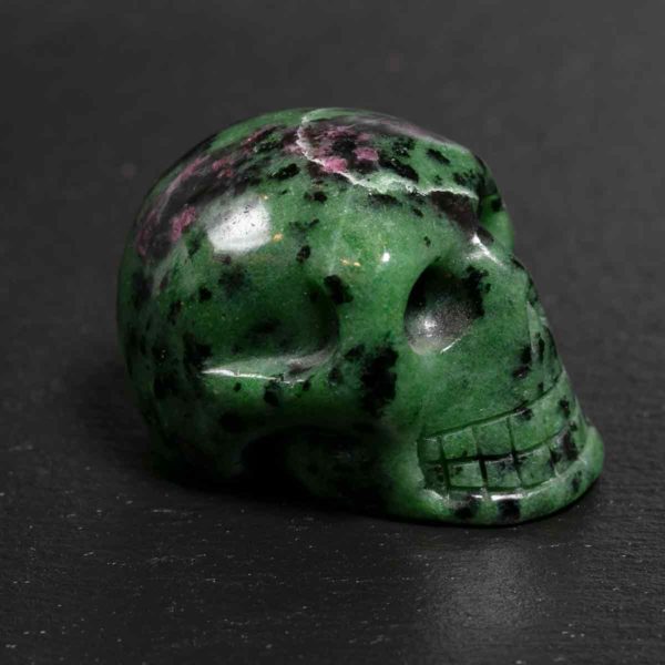 Rubin Zoisit Totenkopf 3,5x5cm, 106 gram