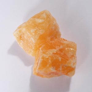 Orangencalcit Rohstein